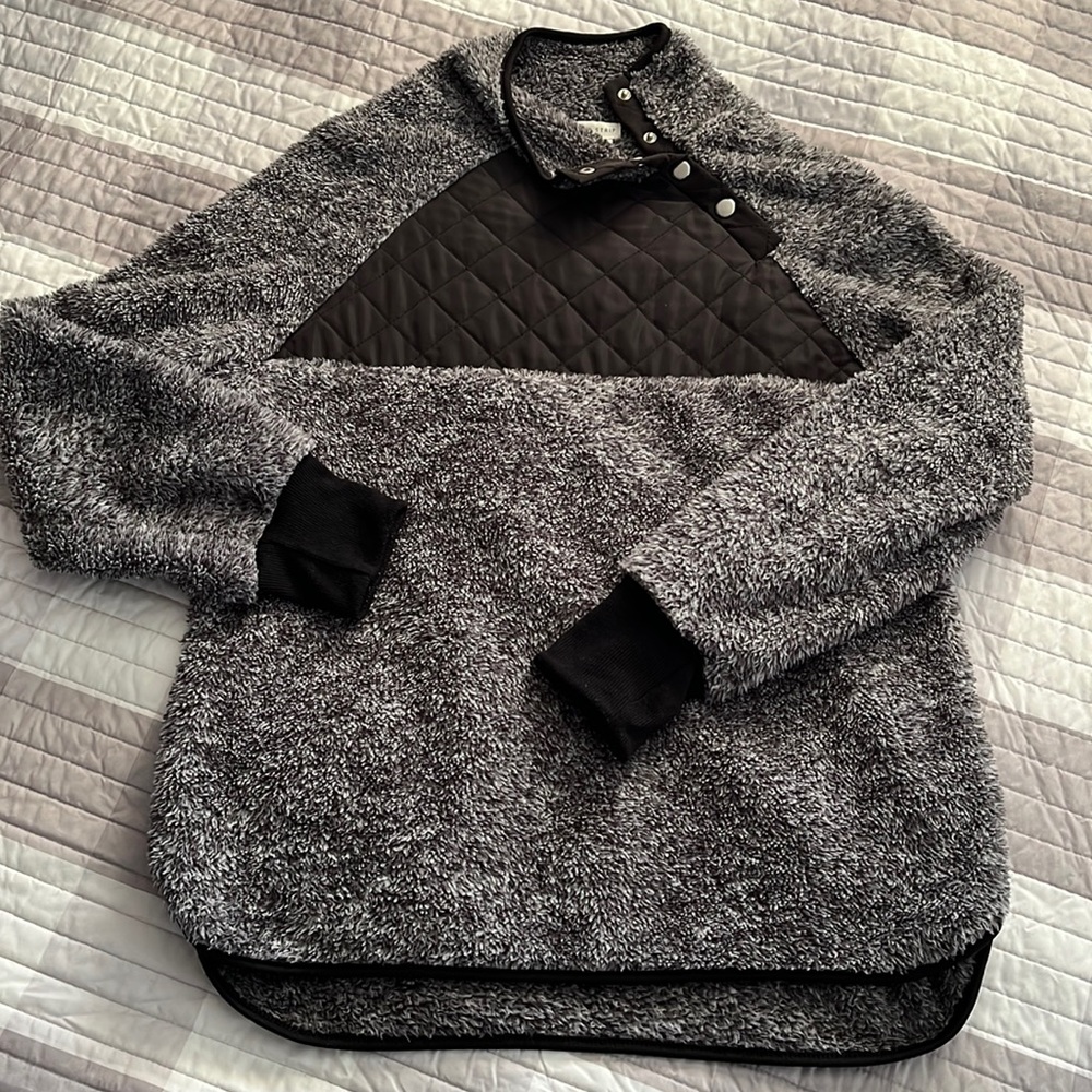 Main Strip - plush pullover